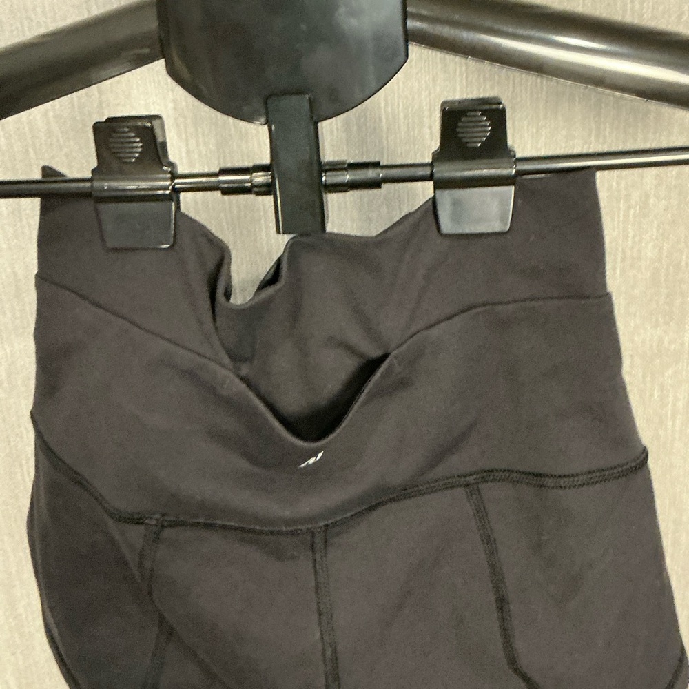 Lululemon High-Waist Black Women's Active Shorts Size 4 - Picture 5 of 7